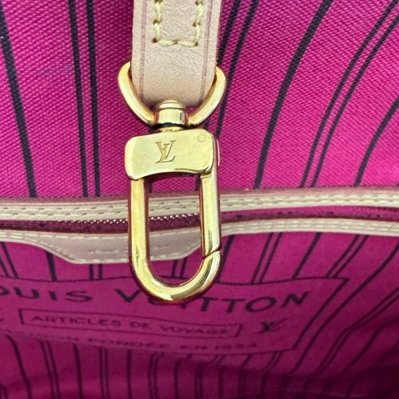 Louis Vuitton Neo Neverfull
Monogram (Without Pouch) MM Pink Lining - Picture 9 of 14
